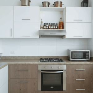 Home cocina color madera y blanco